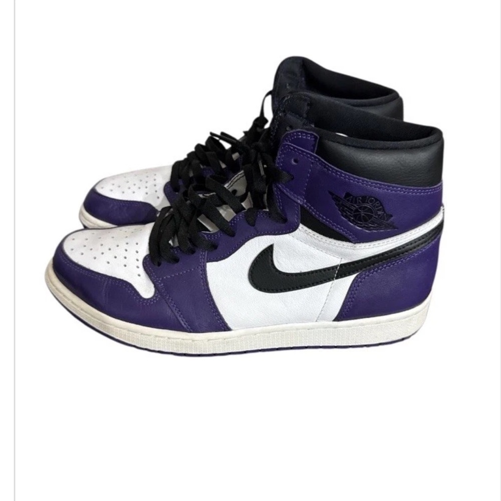 Nike Black and White Sneakers